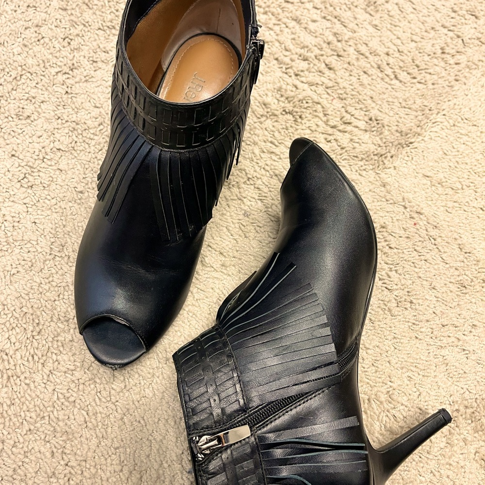 Oo la la - Peek-a-boo Bootie!